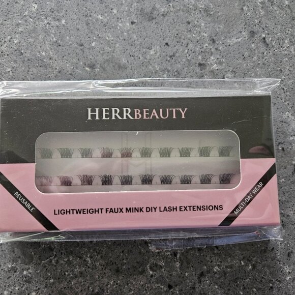 HERRBEAUTY 10mm Faux Mink Lash Extensions - Picture 5 of 5